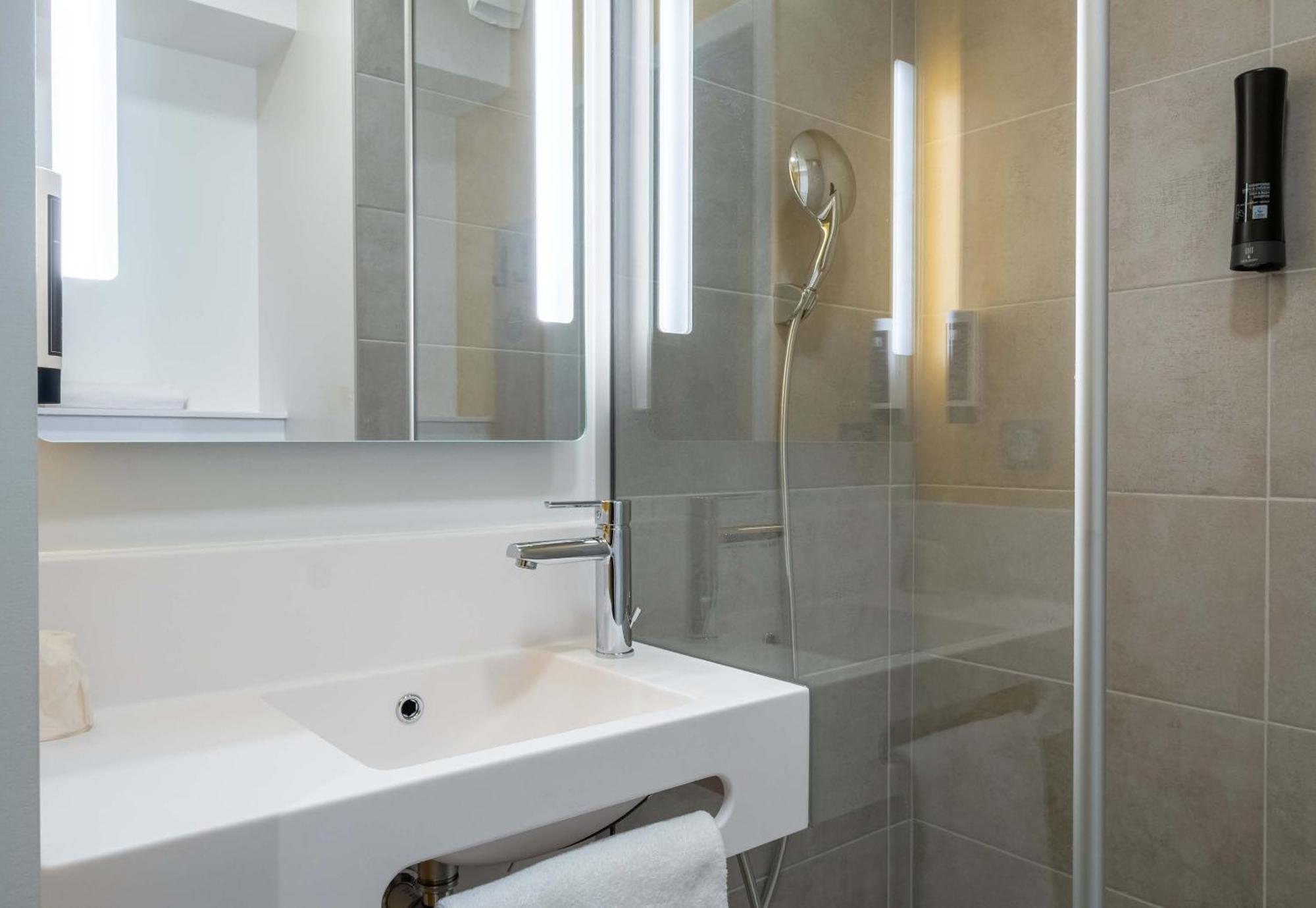 B&B Hotel Cluses Sud Kültér fotó
